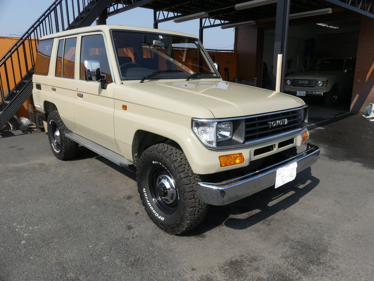 ランクル100 VX－Ltd Gセレ 最終仕様カスタムが完成いたしました